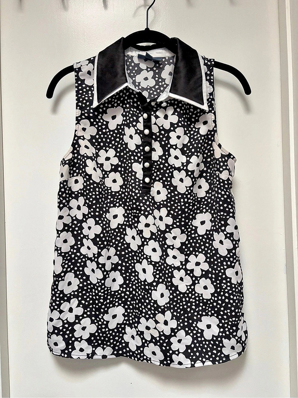 ModCloth Floral Sleeveless Blouse in Black & White Size Small